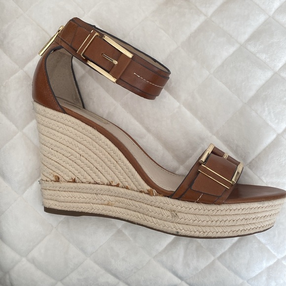 Louise et Cie brown leather, buckle wedge 4in heel. Sz 9 - Picture 3 of 8
